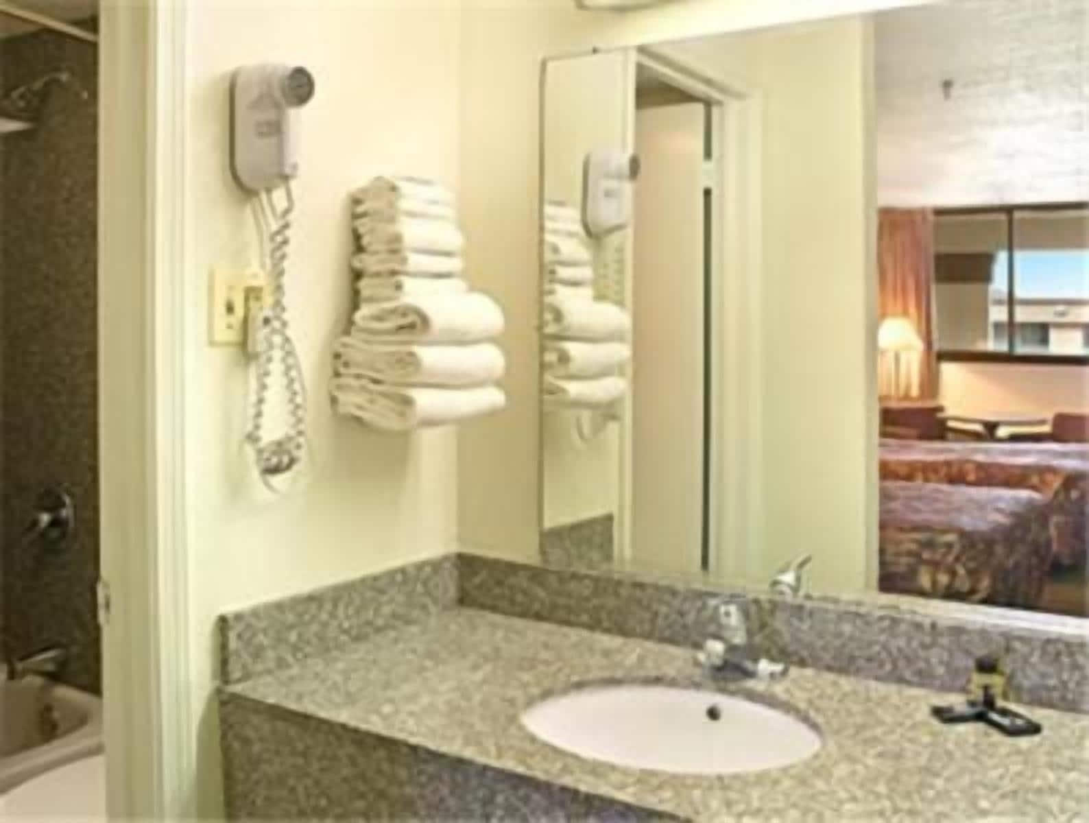 Travelodge By Wyndham New Orleans Harvey Hotel Bagian luar foto