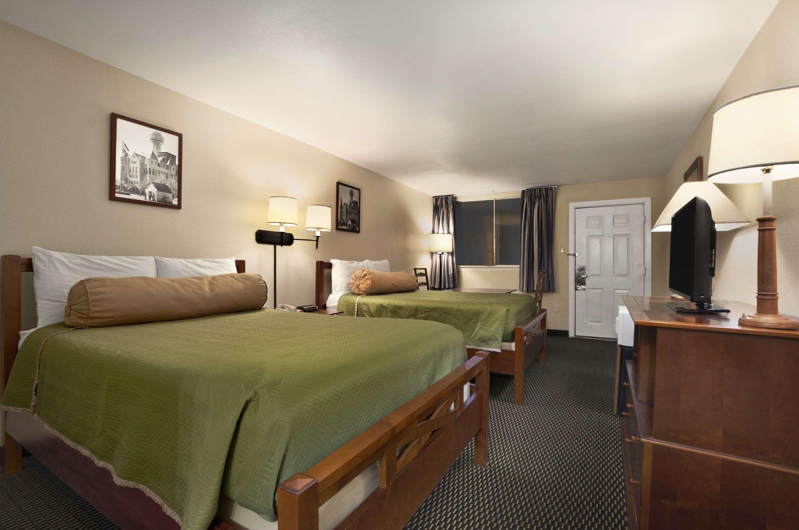 Travelodge By Wyndham New Orleans Harvey Hotel Bagian luar foto